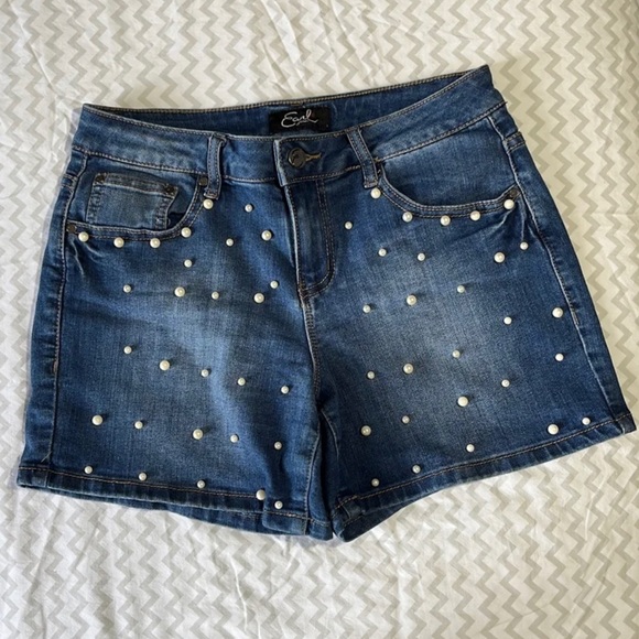 Pearl Shorts - Picture 1 of 3